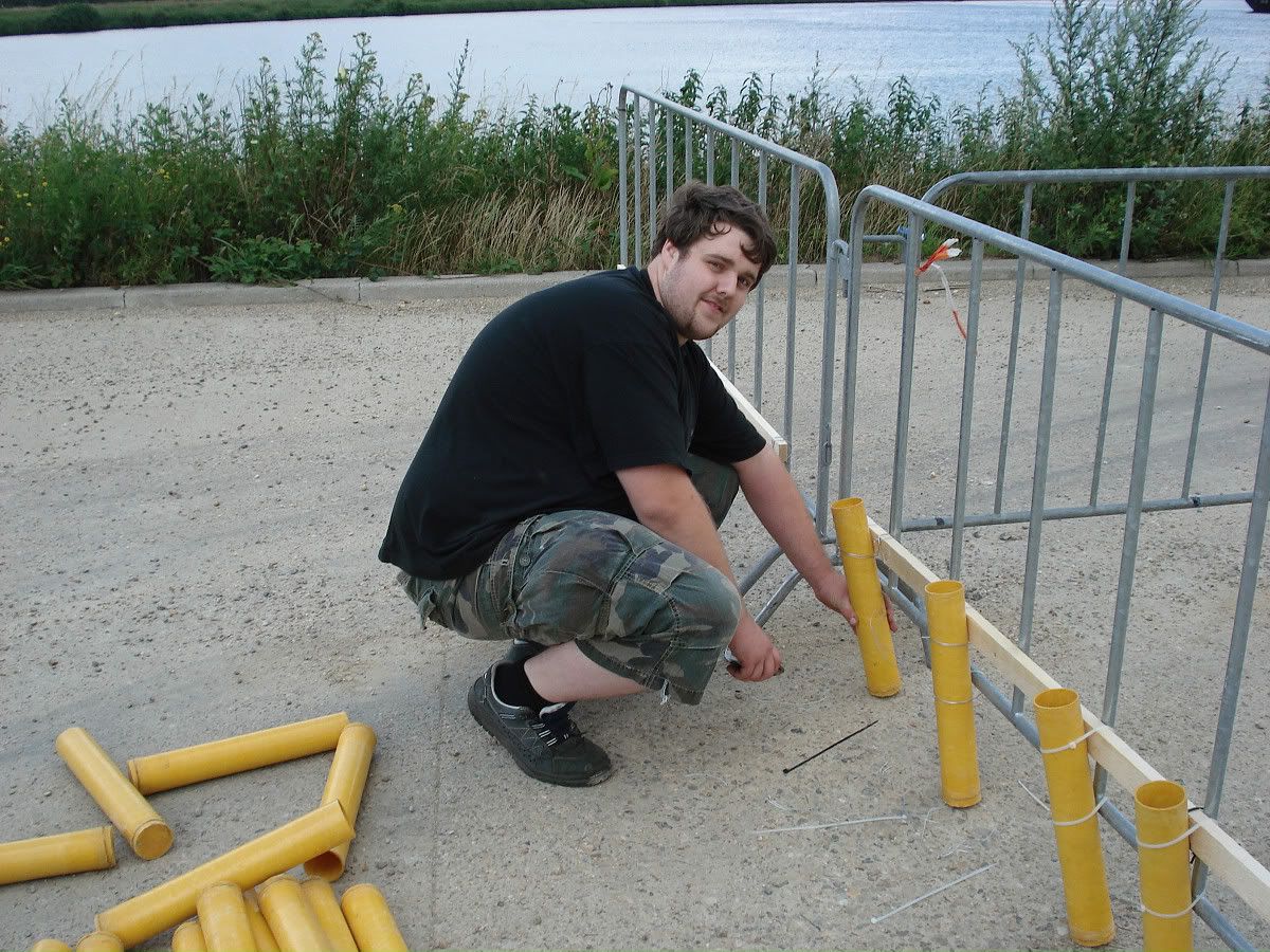 [img width=1024 height=768]http://i31.photobucket.com/albums/c351/fireworkmaster/25%20Jaar%20Triathlon/DSC01171.jpg[/img]