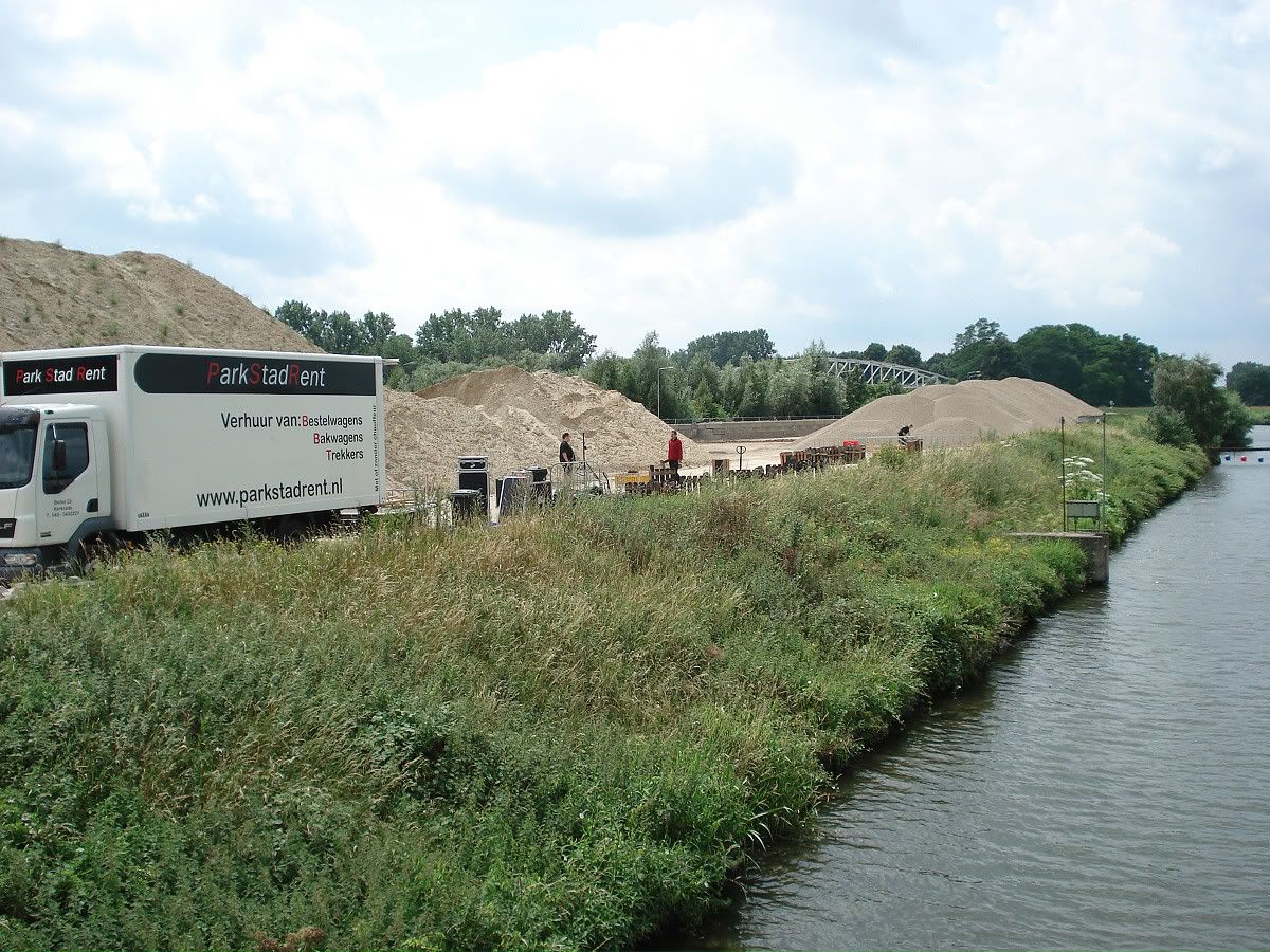 [img width=1024 height=768]http://i31.photobucket.com/albums/c351/fireworkmaster/25%20Jaar%20Triathlon/DSC01178.jpg[/img]