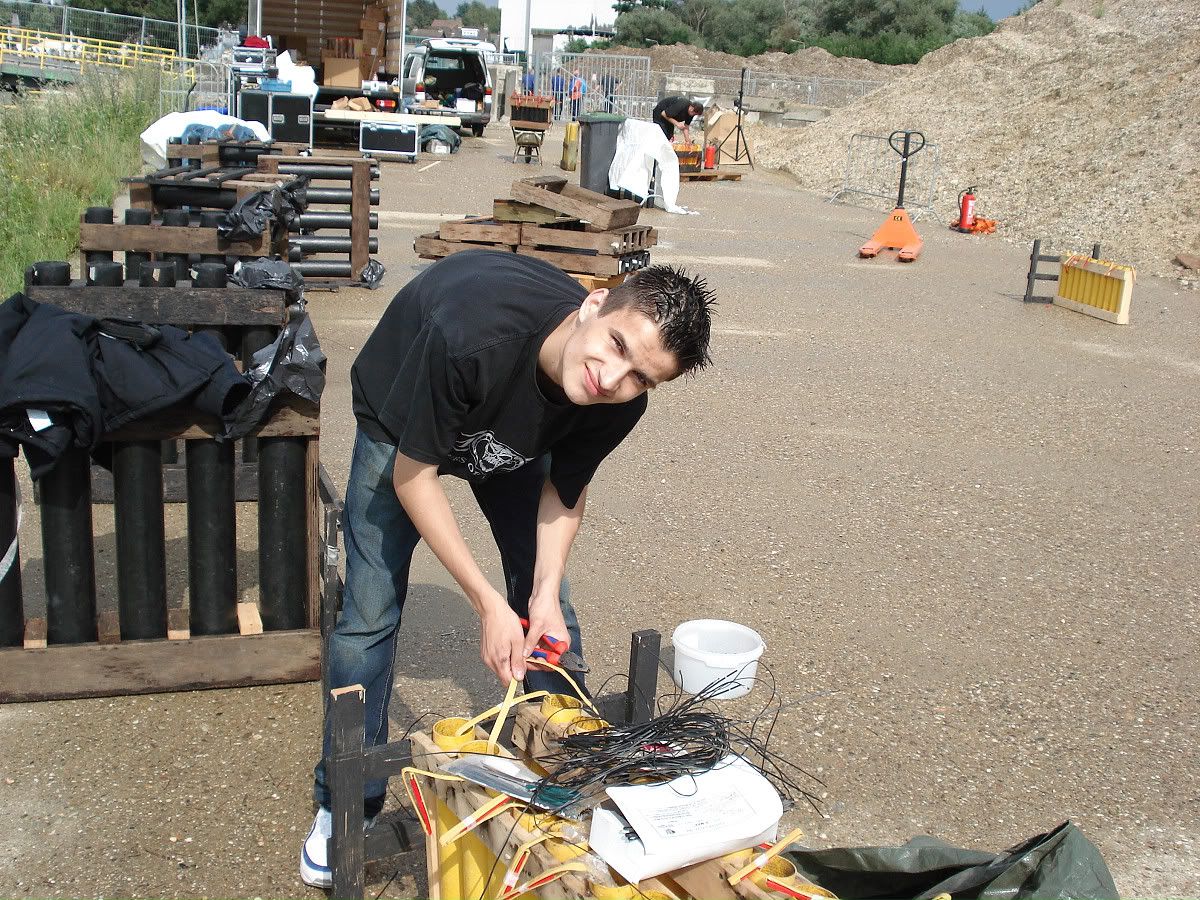 [img width=1024 height=768]http://i31.photobucket.com/albums/c351/fireworkmaster/25%20Jaar%20Triathlon/DSC01256.jpg[/img]