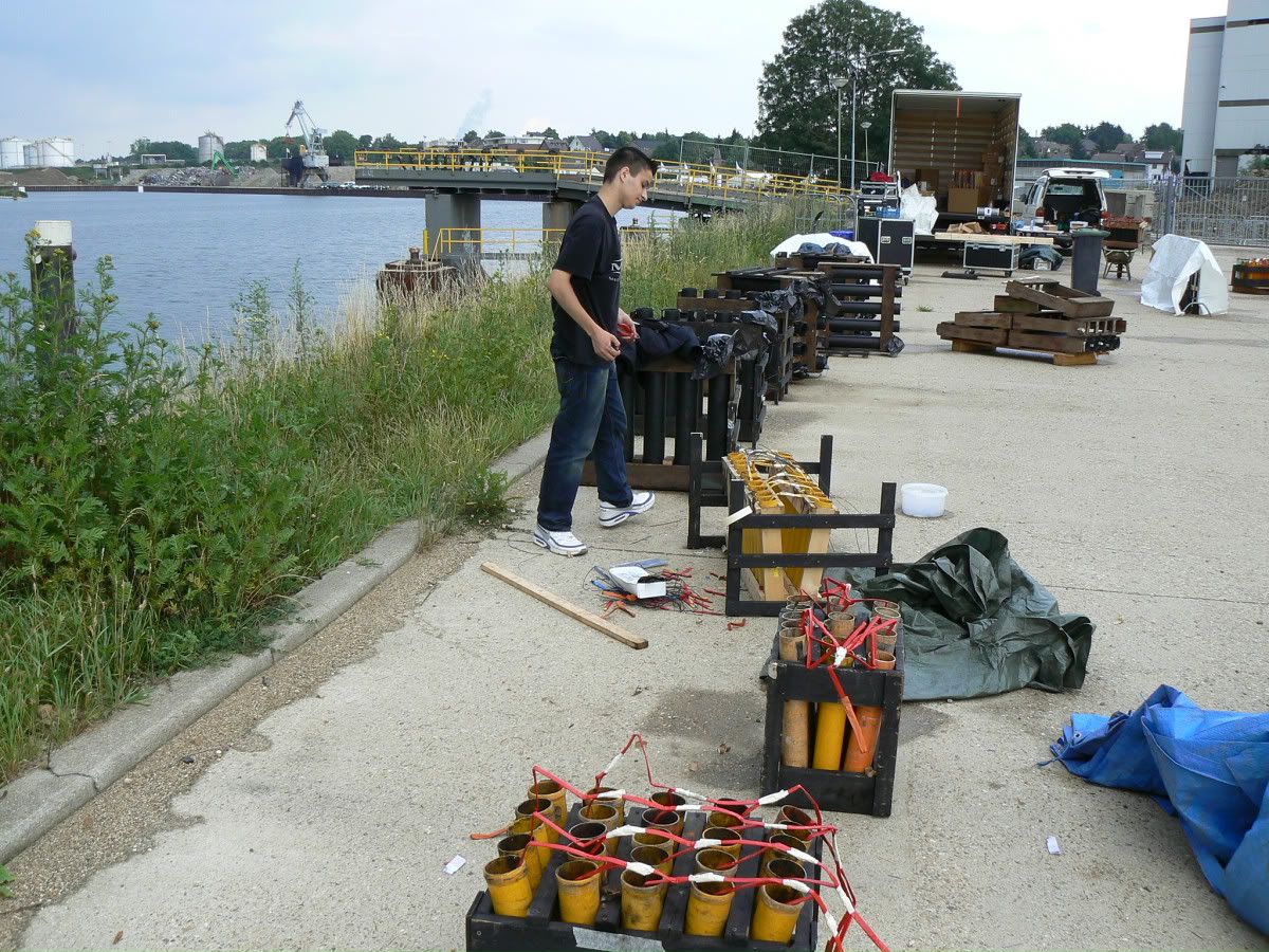 [img width=1024 height=768]http://i31.photobucket.com/albums/c351/fireworkmaster/25%20Jaar%20Triathlon/P1050408.jpg[/img]