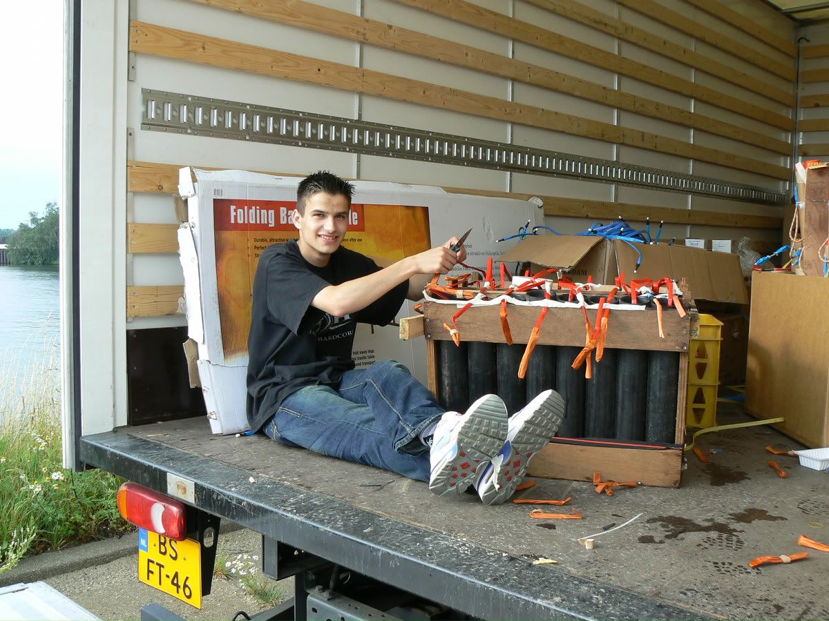 [img width=1024 height=768]http://i31.photobucket.com/albums/c351/fireworkmaster/25%20Jaar%20Triathlon/P1050419.jpg[/img]