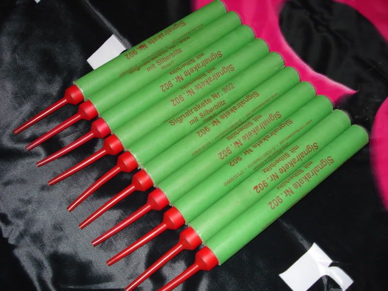 [img width=640 height=480]http://i31.photobucket.com/albums/c351/fireworkmaster/DSC00329.jpg[/img]