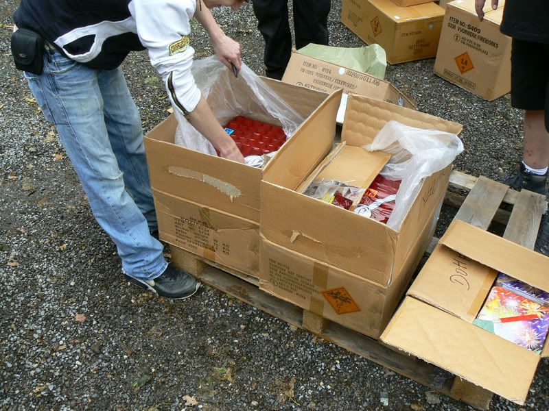 [img width=800 height=600]http://i31.photobucket.com/albums/c351/fireworkmaster/P1040761.jpg[/img]