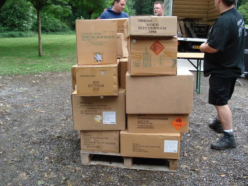 [img width=800 height=600]http://i31.photobucket.com/albums/c351/fireworkmaster/RohanKerkrade11.jpg[/img]