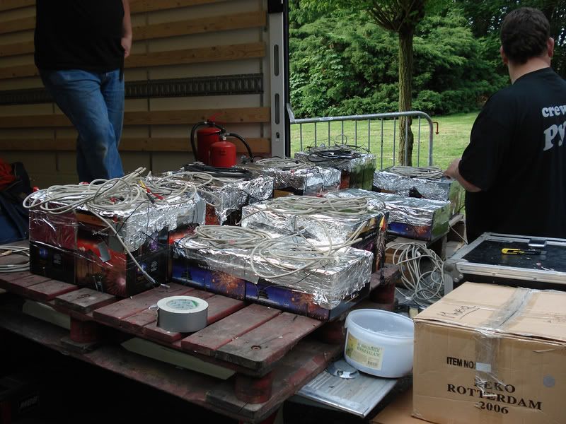 [img width=640 height=480]http://i31.photobucket.com/albums/c351/fireworkmaster/RohanKerkrade52.jpg[/img]