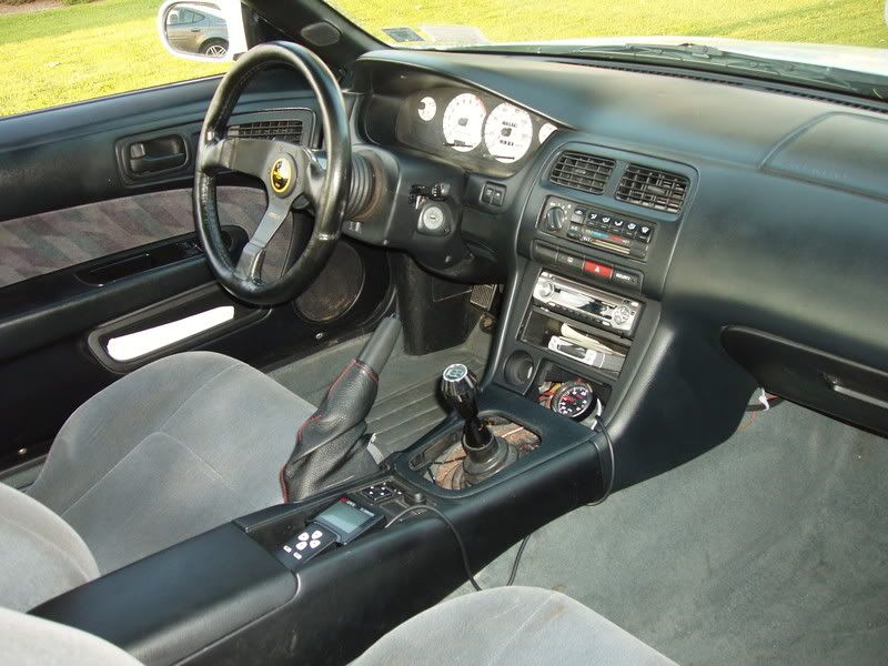 http://i31.photobucket.com/albums/c354/adictd2b00st2/interior-1.jpg