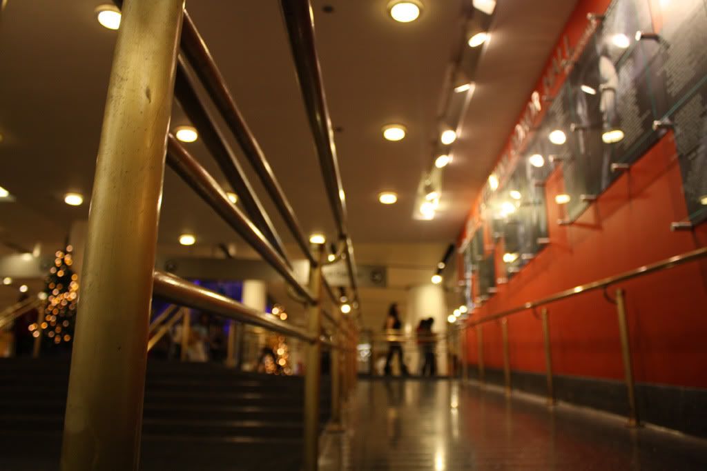 IMAGE: http://i31.photobucket.com/albums/c355/mepunda/Rail1PoTN.jpg