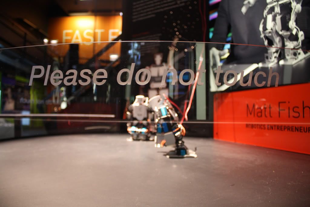 IMAGE: http://i31.photobucket.com/albums/c355/mepunda/Robots1PoTN.jpg