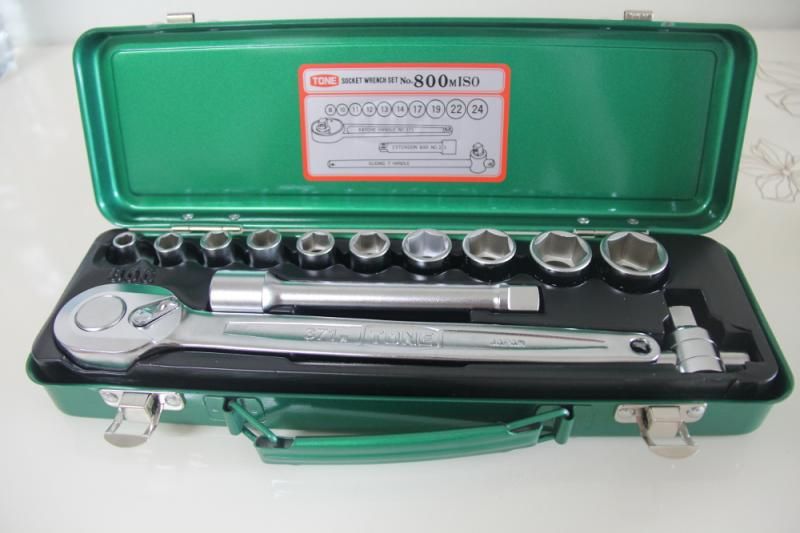socket_set_box_open.jpg