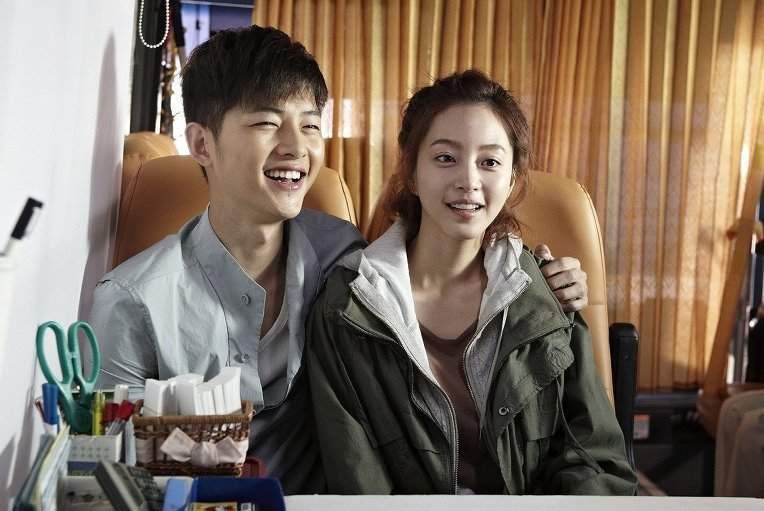Download [TOP] Penny Pinchers Eng Sub song-joong-ki-and-han-ye-seul-picture-in-penny-pinchers-korea-movie