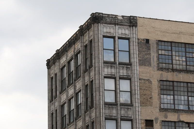 IMAGE: http://i31.photobucket.com/albums/c358/vectorcafe/70-2001ST800px0021.jpg