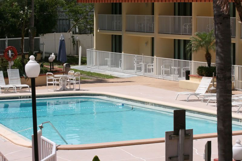 IMAGE: http://i31.photobucket.com/albums/c358/vectorcafe/pool-16.jpg