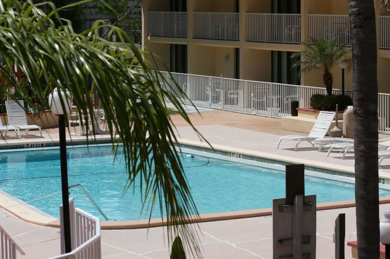 IMAGE: http://i31.photobucket.com/albums/c358/vectorcafe/pool-Auto-mode.jpg