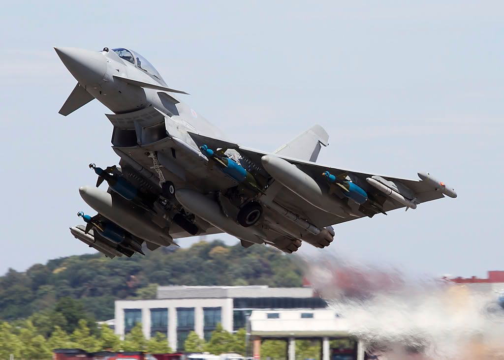 IMAGE: http://i31.photobucket.com/albums/c359/thegripper/10%2007%2019%20Farnborough/_MG_4665.jpg