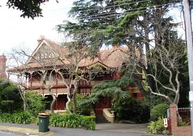 This large and impressive Queen...