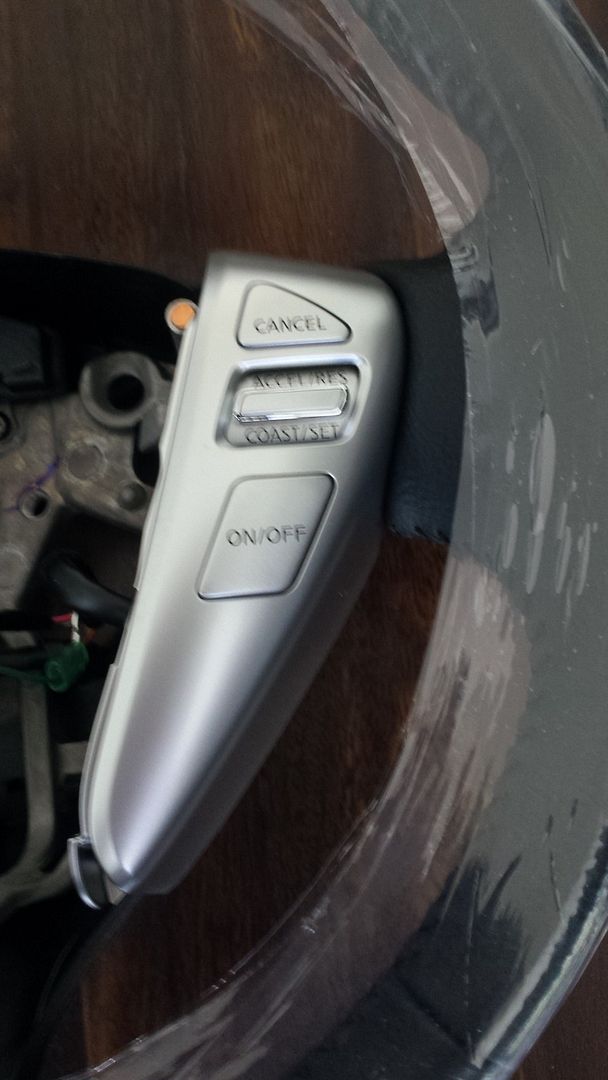 FS '12'14 Genuine Leather Steering Wheel W/ Controls Nissan Versa