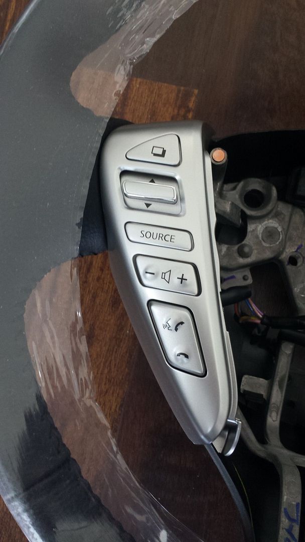 FS '12'14 Genuine Leather Steering Wheel W/ Controls Nissan Versa