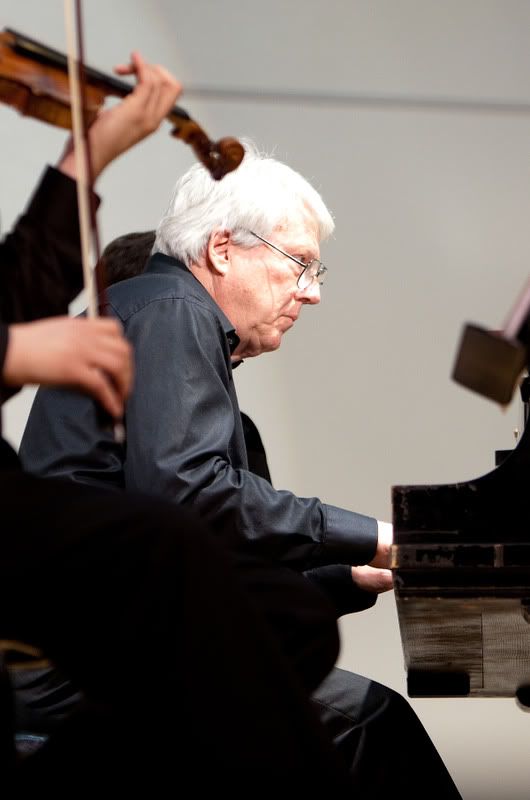 IMAGE: http://i31.photobucket.com/albums/c379/sbastian/IMG_0144_David.jpg