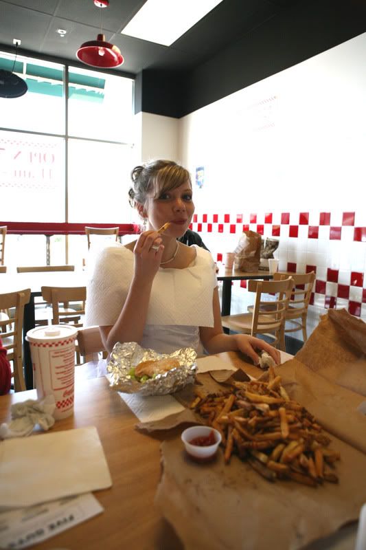 IMAGE: http://i31.photobucket.com/albums/c379/sbastian/IMG_1109RuthieFries.jpg