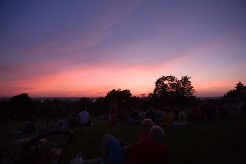 IMAGE: http://i31.photobucket.com/albums/c379/sbastian/IMG_6378SunsetJuly4th.jpg