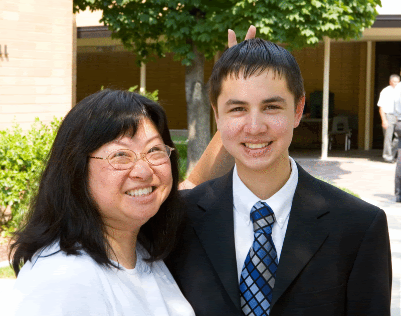 IMAGE: http://i31.photobucket.com/albums/c379/sbastian/IMG_6634_Suzie--Dan_potn1.gif