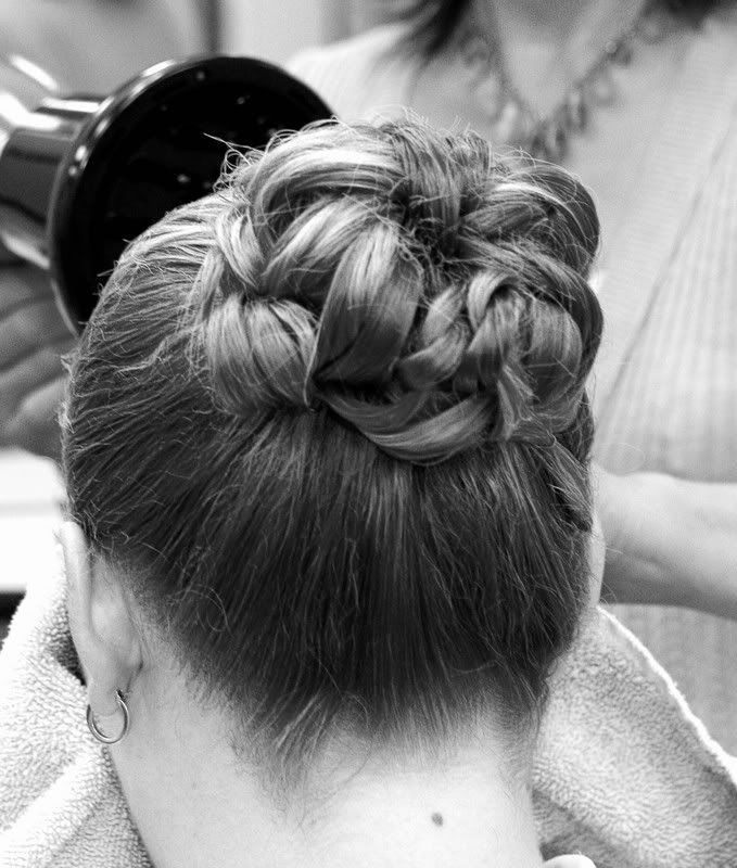 IMAGE: http://i31.photobucket.com/albums/c379/sbastian/IMG_6798_SarahshairBW.jpg