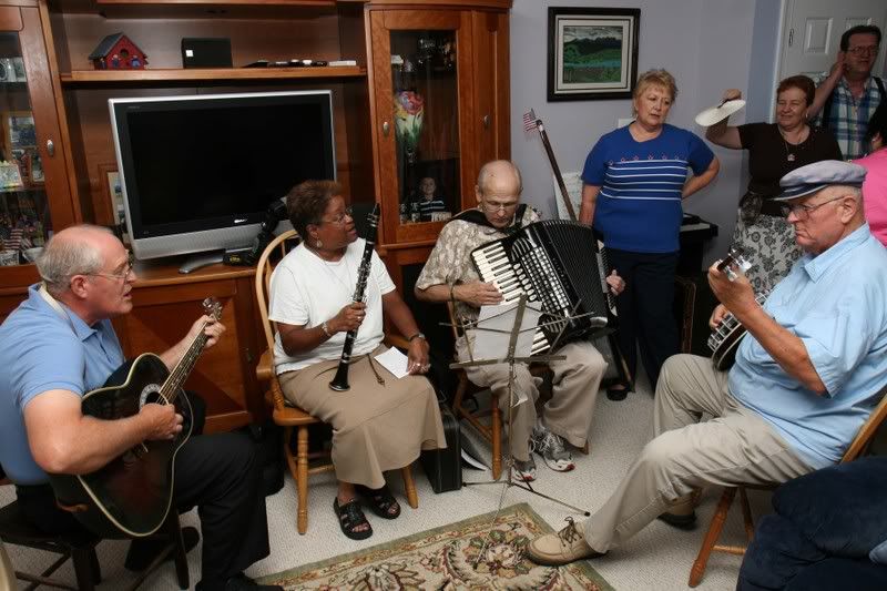 IMAGE: http://i31.photobucket.com/albums/c379/sbastian/IMG_7092_Band.jpg