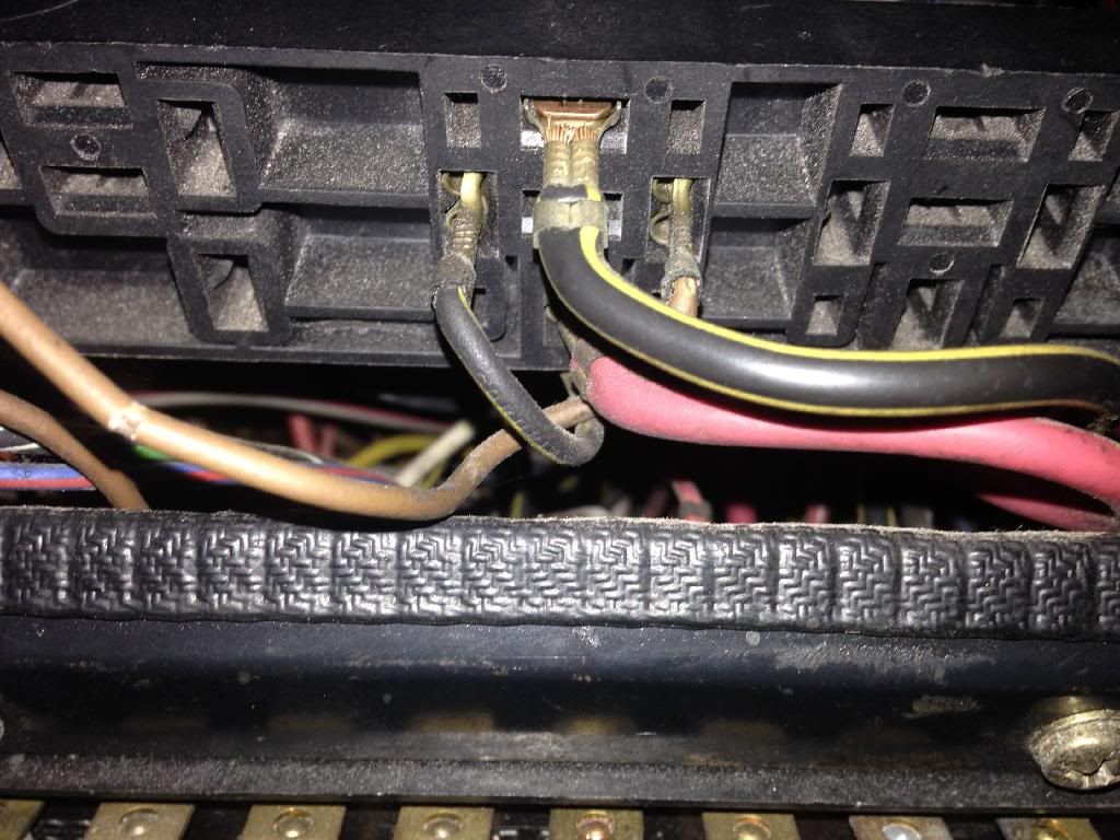 VW T25 (T3) Early Fuse Box Relay Position 3 Photo by roozle1978