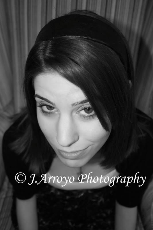 IMAGE: http://i31.photobucket.com/albums/c387/jonarroyo/katieBW.jpg