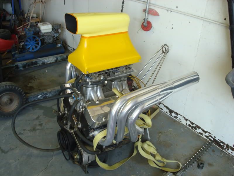 Weiand Tunnel Ran, 2 Holley 750cfm carbs and a scoop