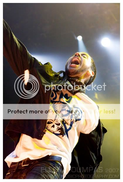 http://i31.photobucket.com/albums/c388/hustlersambition/Live/Misc/Linkin_Park_at_BEC_07_by_ltmusicpho.jpg