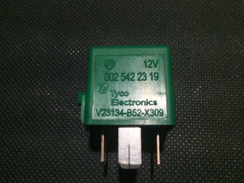 air suspension pressure page 2 jeepforum com 2010 Kia Rio Fuse Box it didn\u0027t stop either found out that one of the relays was stuck on it\u0027s a funny relay, green, and in a separate compartment above the tipm fuse box